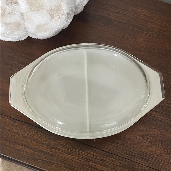 PYREX 1 1/2 qt Golden Acorn Split Casserole Dish with its Lid! - Picture 2 of 4